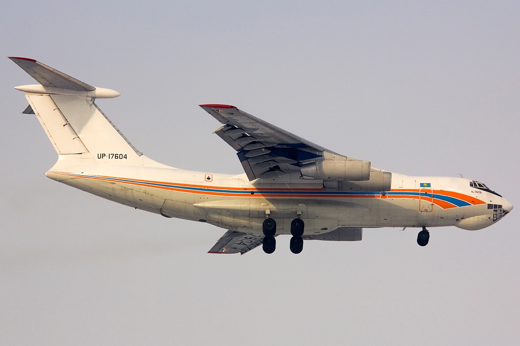 IL-76TD in flight, side view